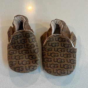 NIB UGG INFANT UNISEX BOYS GIRLS SUEDE LOGO CRIB SHOES CHESTNUT